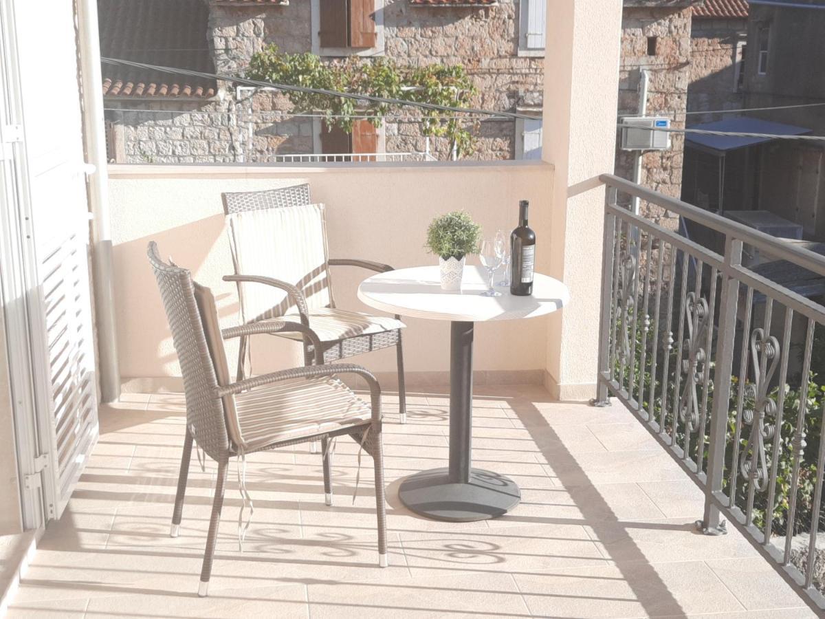 Apartments Villa Beba Komiža Εξωτερικό φωτογραφία