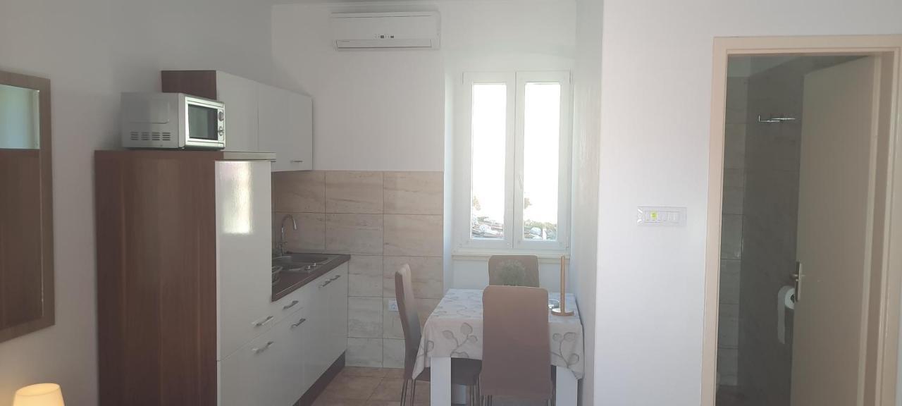 Apartments Villa Beba Komiža Εξωτερικό φωτογραφία