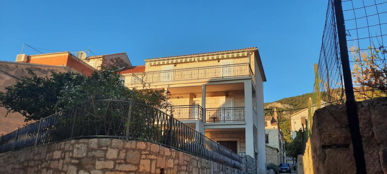 Apartments Villa Beba Komiža Εξωτερικό φωτογραφία