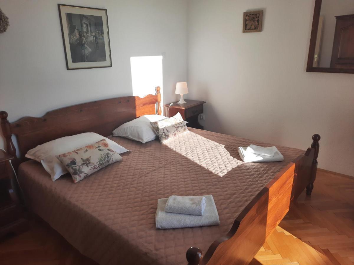 Apartments Villa Beba Komiža Εξωτερικό φωτογραφία