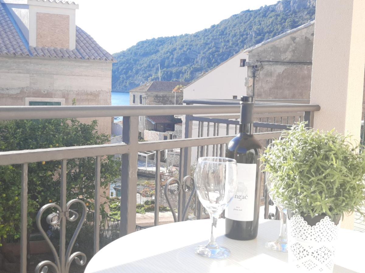 Apartments Villa Beba Komiža Εξωτερικό φωτογραφία