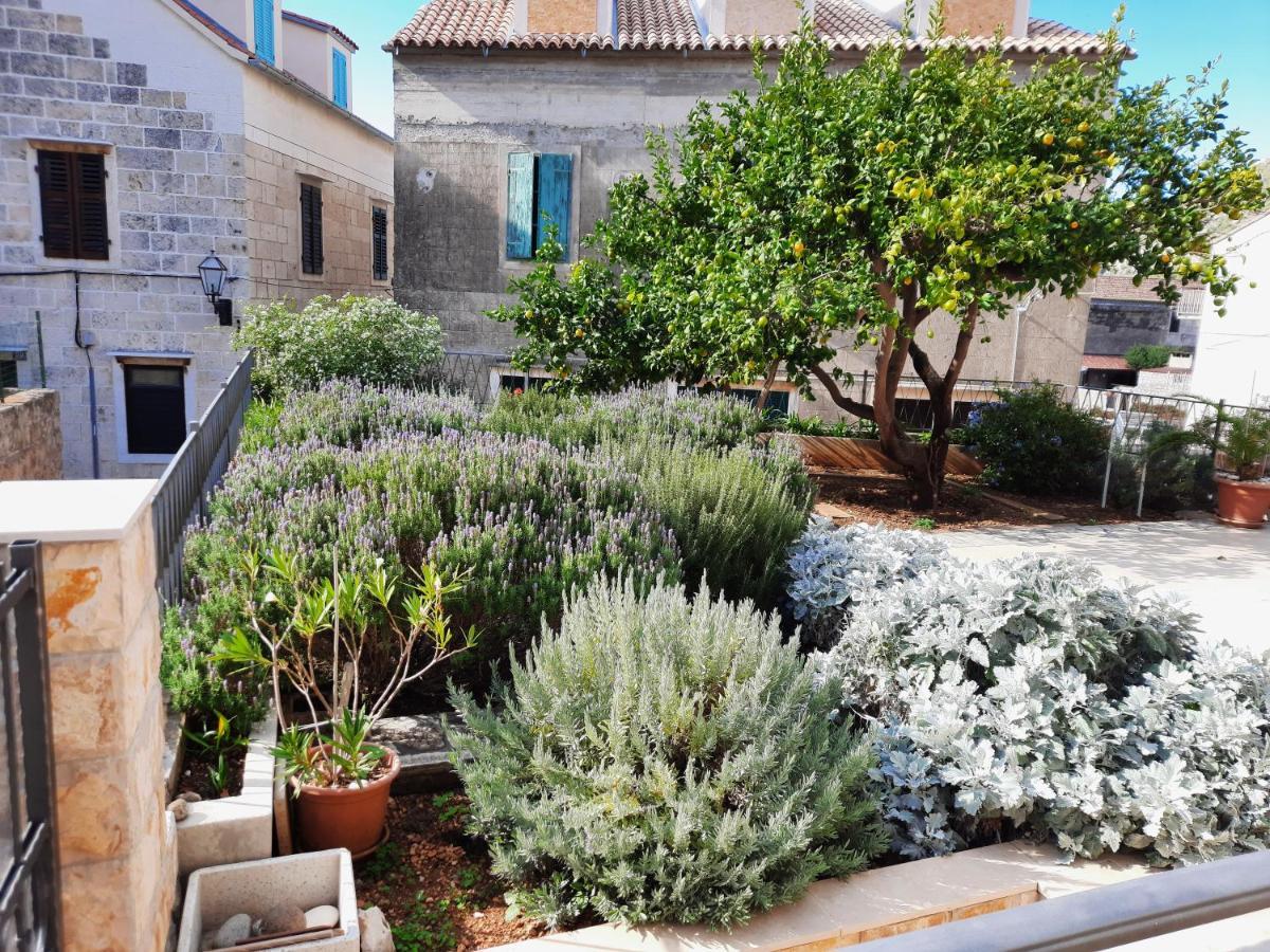 Apartments Villa Beba Komiža Εξωτερικό φωτογραφία